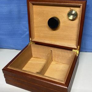 Photo of Heavy Maple Humidor with gold-tone hinges