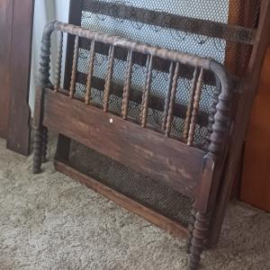Photo of Jenny Lind bed