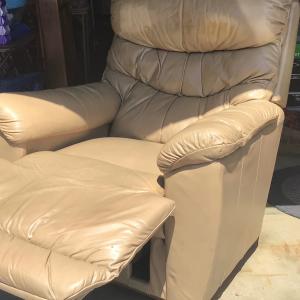Photo of Selling a a well loved and beloved recliner because of remodeling living room.