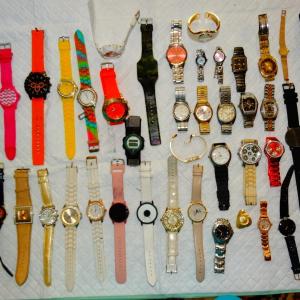 Photo of Assorted Non-Working Watch Lot - Fossil, Seiko, Suisse Army, Timex, Casio, and M
