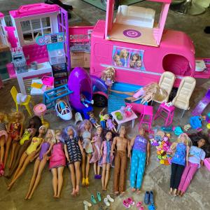 Photo of Barbie dolls 