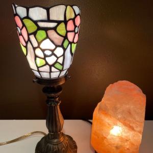 Photo of Himalayan salt lamp & Tiffany style lamp