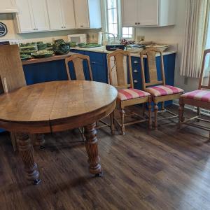 Photo of Solid Oak Dining Table (2 leaves) and 4 Chairs