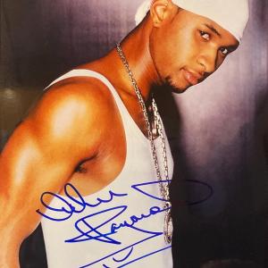 Photo of Usher
signed photo