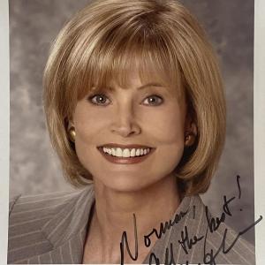 Photo of Court TV host Catherine Crier signed photo