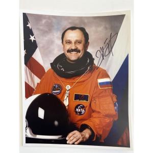 Photo of Cosmonaut Yury Usachev signed photo