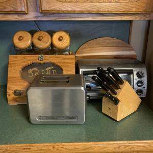 Photo of LOT 265R: Kitchen Counter Collection: Toaster, Toaster Oven, Breadbox & Knives