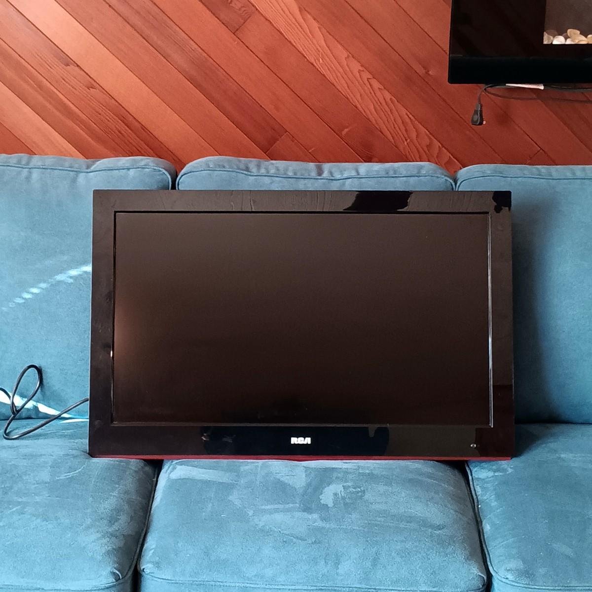 LOT 26L RCA 32" LCD HDTV DVD Combo Television 32LA30RQD snaplist