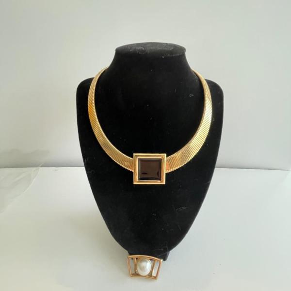Photo of Parklane gold tone necklace with interchangeable stones.