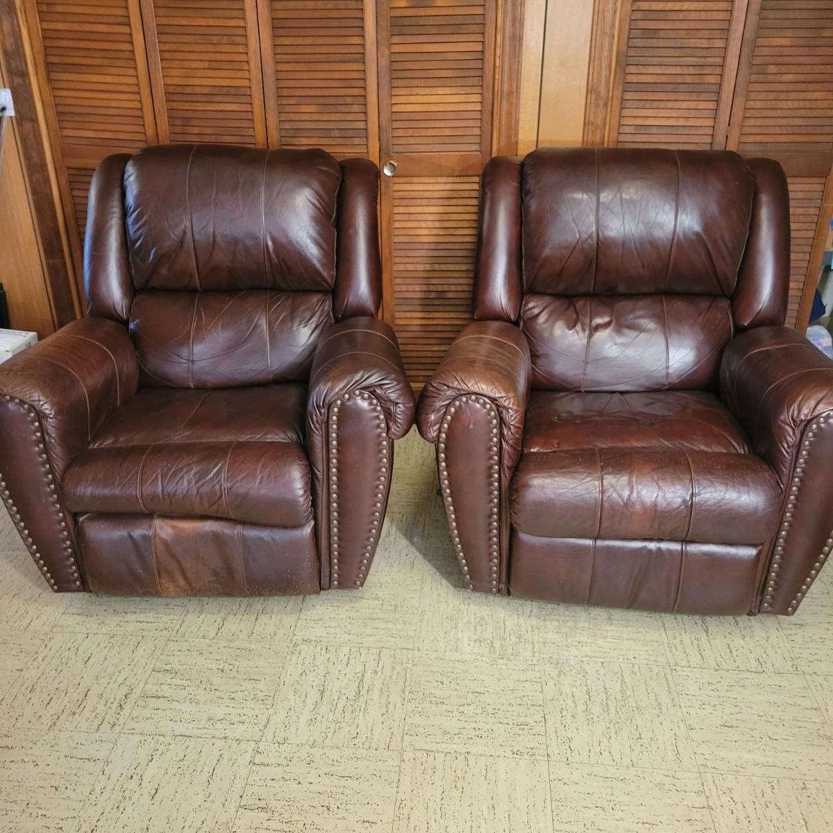 Pair of Lane Furniture Leather Recliners (LRDW) snaplist