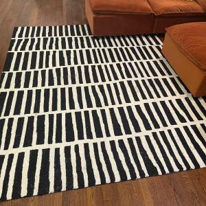 Photo of 5×7 Abstract Rug