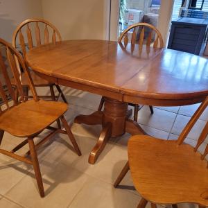 Photo of Table and 4 chairs