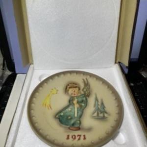 Photo of Scarce 1971 Hummel Annual Plate #264 Heavenly Angel in Original Box as Pictured.