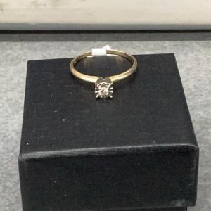 Photo of 14kt Gold Diamond ring (Size 6)