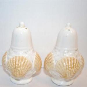 Photo of Pointed Top Set with Beige Clam Shells 3 1/2"