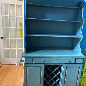 Photo of Well Built 2-Piece Hutch