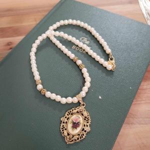 Photo of Costume Jewelry -Flower Pendant Necklace