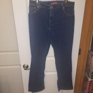 Photo of Women's Levi's 550 Boot Cut Size 14R