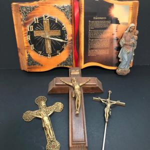 Photo of LOT 66U: Vintage Bible Footprints Clock, Vintage Priest's Sick Call Box Cross, C