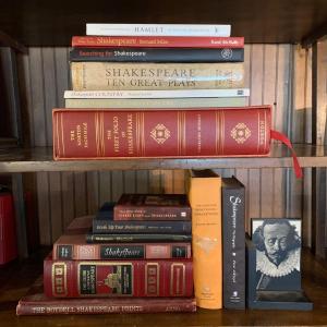 Photo of LOT 109: William Shakespeare Literary Collections and Other Books Conserning Sha