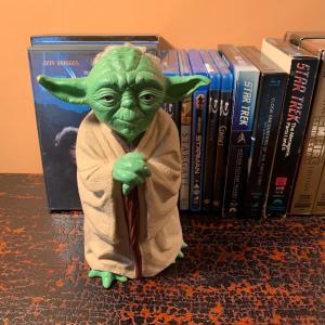 Photo of LOT 105: Star Wars Yoda Jedi Puppet Toy, R2D2 Pendant & Collection of Science Fi