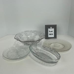 Photo of -324- COLLECTIBLE | Miscellaneous Glassware Pieces