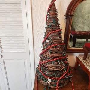 Photo of Vintage Grapevine Christmas Tree Light do not works. 36" tall 17" dia base