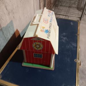 Photo of FISHER PRICE FAMILY FARM WITH MANY ACCESSORIES. COW MOO WHEN BARN DOOR IS OPENED