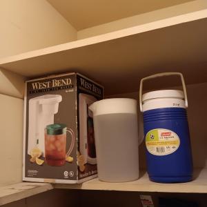 Photo of WEST BEND ICE TEA MAKER, PITCHER AND BEVERAGE COOLER