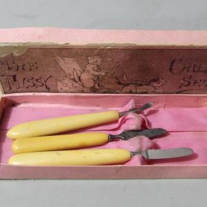 Photo of 1900 Ivory Ray-o-lin Manicure Items