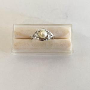 Photo of 14kt white gold vintage pearl ring