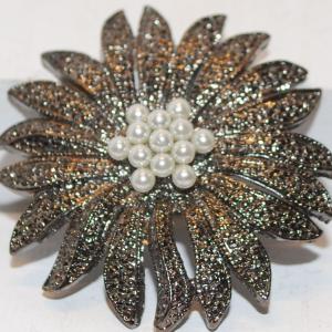 Photo of 13 Pearls with Dark Gold Tone Flower Star Pin 1½"