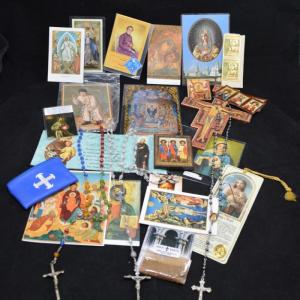 Photo of Lot of Christian Iconography, Rosaries, 3rd Class Saint Cards