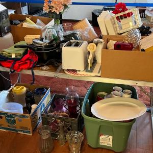 Photo of Misc Kitchenware Lot