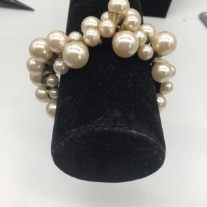 Photo of Faux pearls bulky bracelet