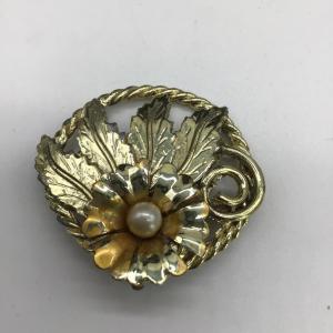 Photo of Leaf and flower pin