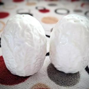 Photo of Coalport Countryware Salt and pepper shakers white cabbage leaf - Bone china