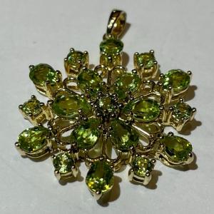 Photo of Gold-toned Sterling Silver .925 Peridot Snowflake Pendant in VG Preowned Conditi