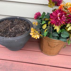 Photo of 2 flower pots