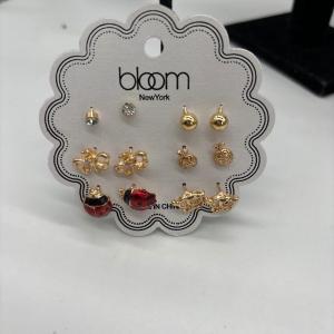 Photo of Bloom set of earrings