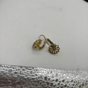 Photo of Vintage flower earrings