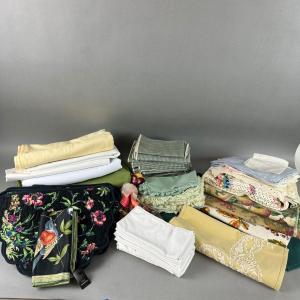 Photo of 1342 Large Table Linen Lot
