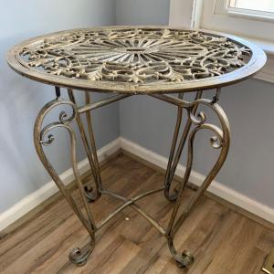 Photo of LOT 17 Z: Metal Garden/Accent Table