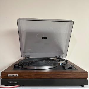 Photo of LOT 21B: Pioneer PL-A450 Stereo Turntable