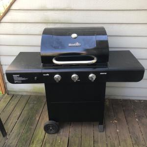 Photo of LOT 94O: Char-Broil Propane Grill Model 463343015 w/ Expert Grill Industrial Cov