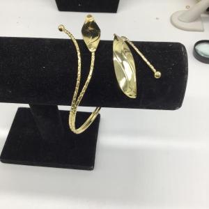 Photo of Unique gold toned bracelet