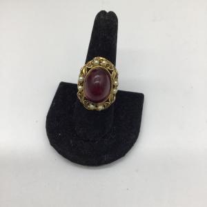 Photo of Gold toned Vintage costume ring