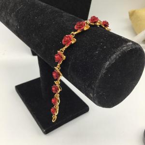 Photo of Gold toned bracelet with roses