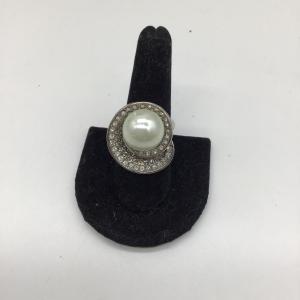 Photo of CL costume ring