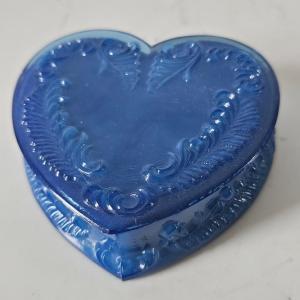 Photo of Degenhart glass box, heart box blue